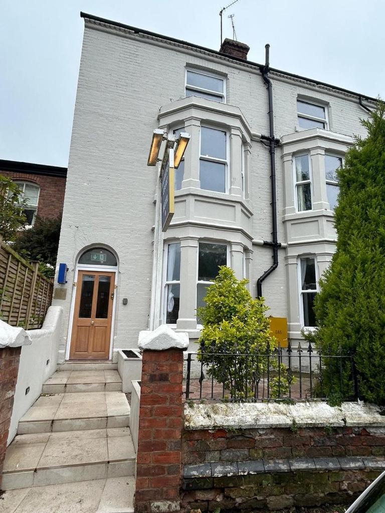 Hamilton Court Hotel Hoole Chester Exterior foto